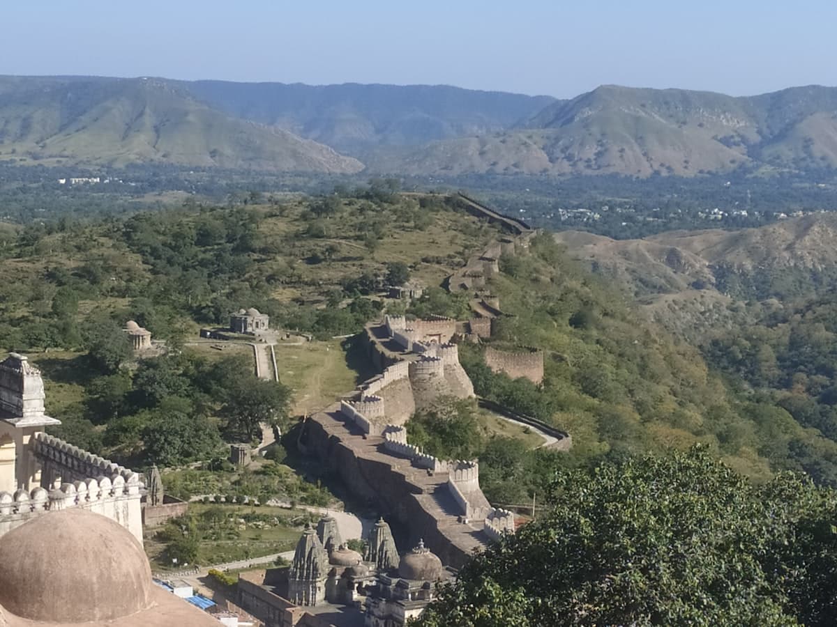 Kumbhalgarh Fort's wall snaking along the Aravalli ridgeline, seen from above